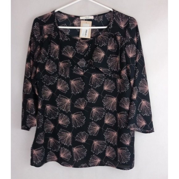 NWT Le Lis Sheer Floral Blouse With Peek-A-Boo Neck Size Medium - Picture 1 of 6